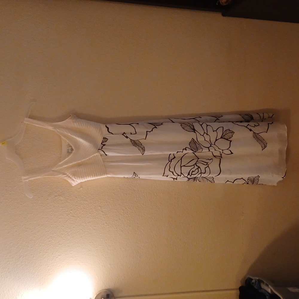 NWOT size 8 lined Amanda lane maxi dress, cream, white w black